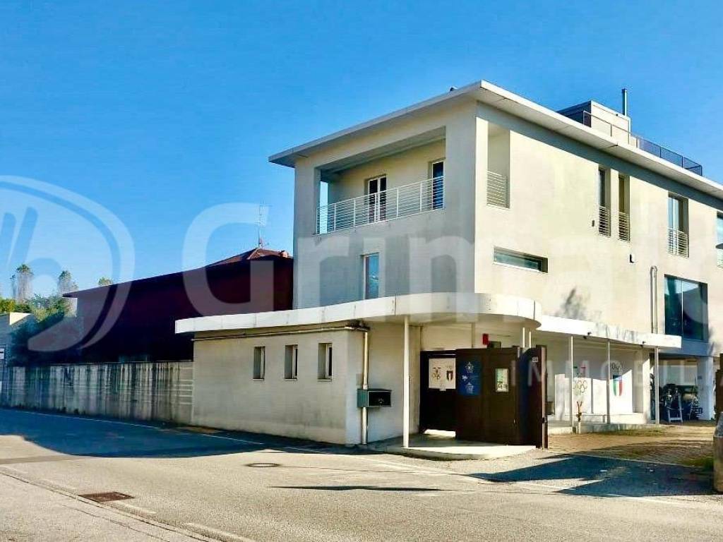 negozio in vendita a Lurago d'Erba