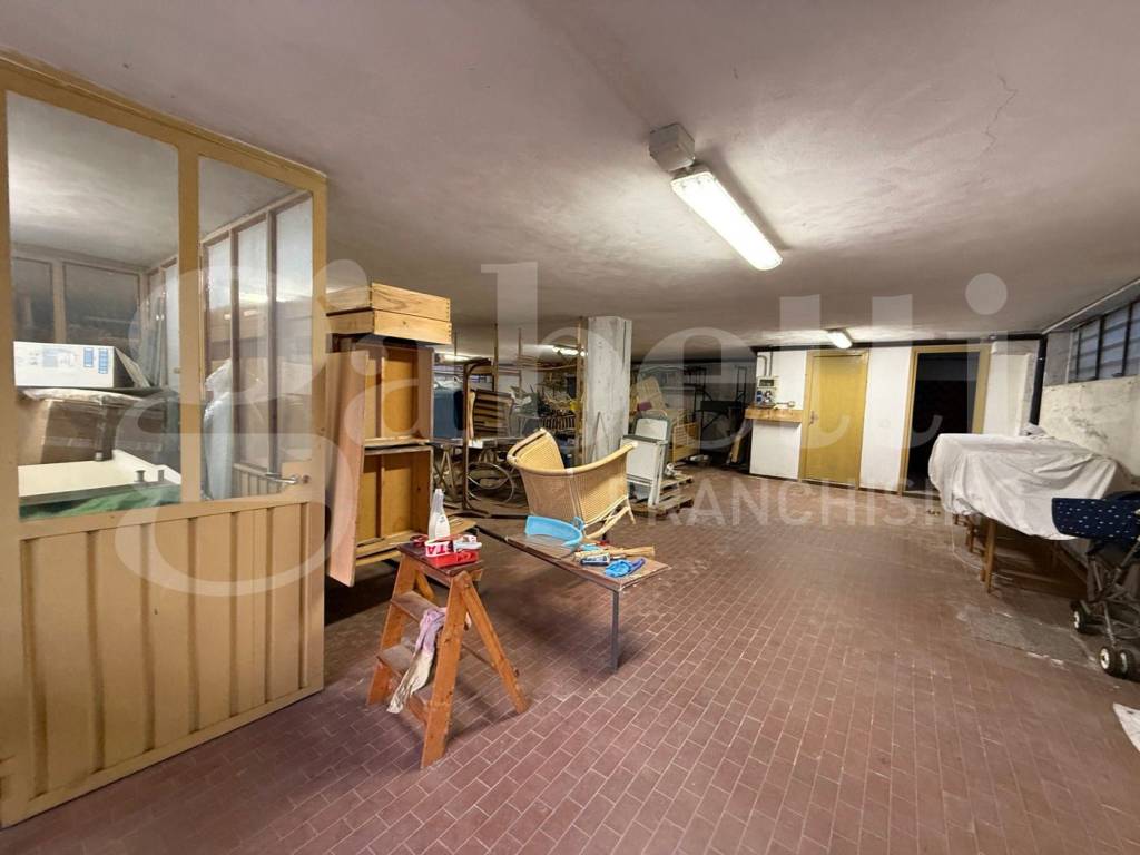 negozio in vendita a Lurago d'Erba