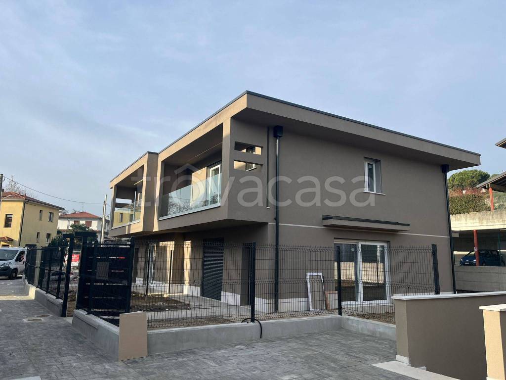 casa indipendente in vendita a Lurago d'Erba in zona Calpuno