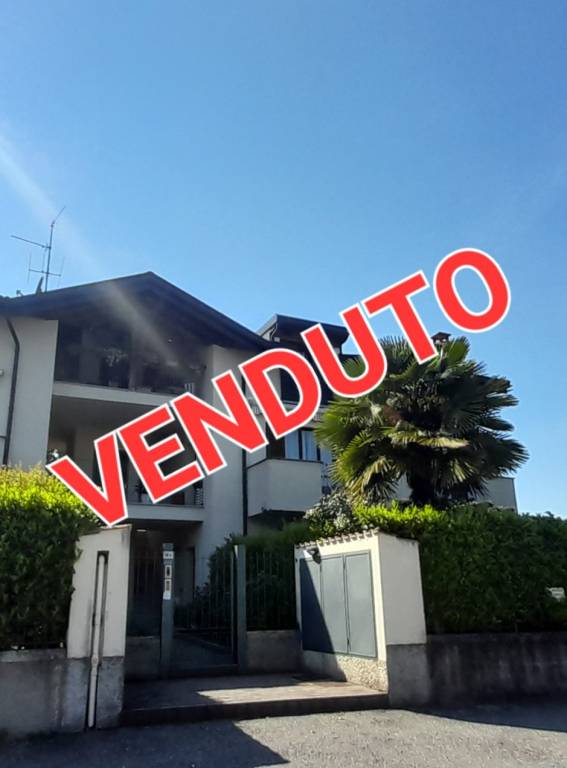 appartamento in vendita a Lurago d'Erba in zona Calpuno