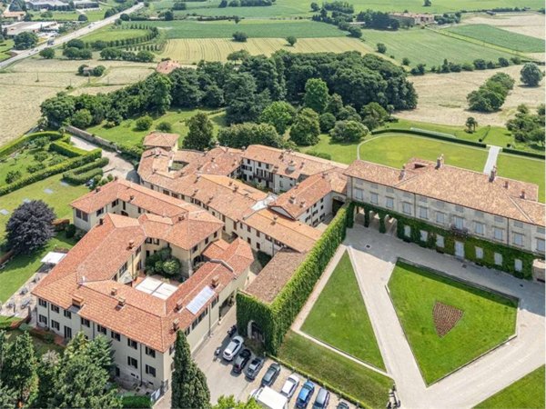 appartamento in vendita a Lurago d'Erba in zona Calpuno