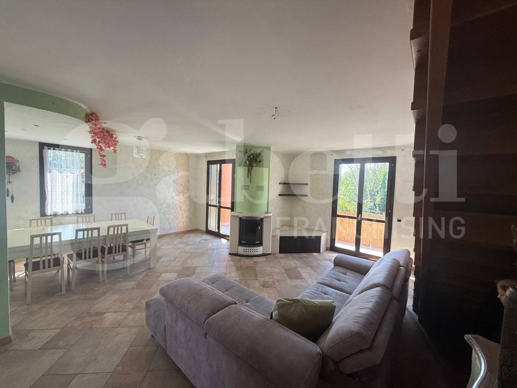 appartamento in vendita a Lurago d'Erba in zona Calpuno