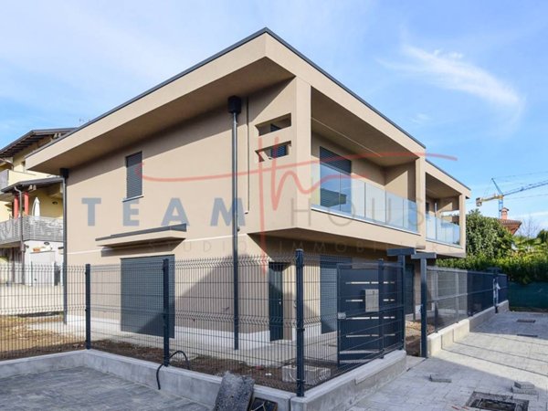 casa indipendente in vendita a Lurago d'Erba in zona Calpuno