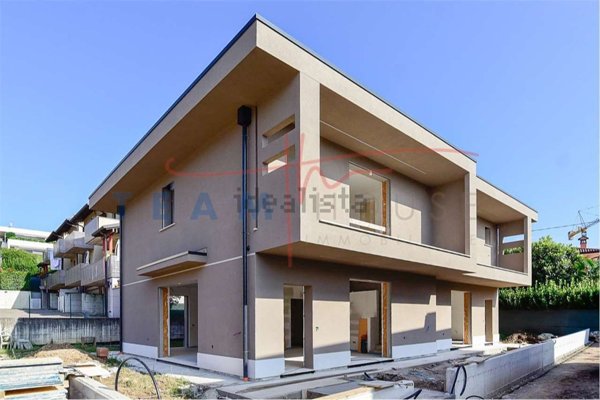 casa indipendente in vendita a Lurago d'Erba in zona Calpuno