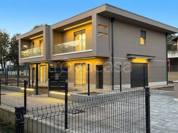 casa indipendente in vendita a Lurago d'Erba in zona Calpuno