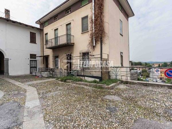 appartamento in vendita a Lurago d'Erba in zona Calpuno