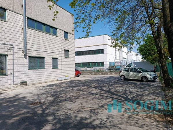 locale di sgombero in vendita a Lurago Marinone
