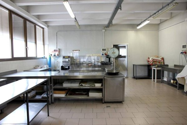 negozio in vendita a Lurago Marinone