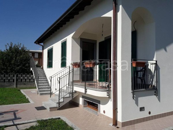casa indipendente in vendita a Lurate Caccivio