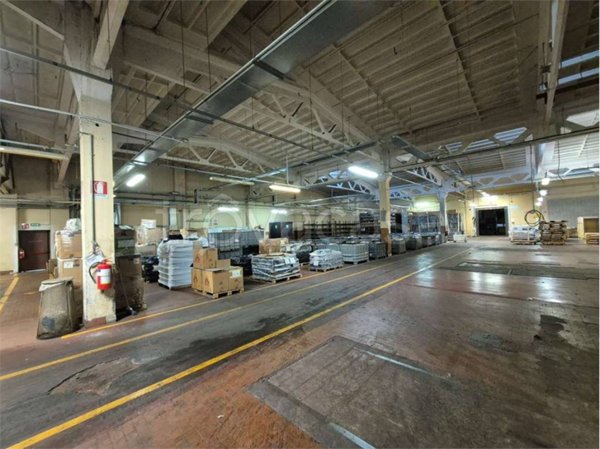 locale commerciale in vendita a Lurate Caccivio