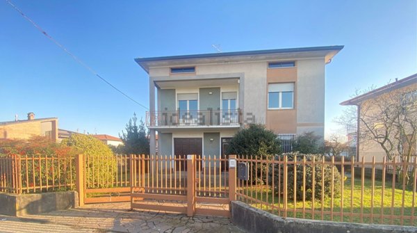 casa indipendente in vendita a Lurate Caccivio