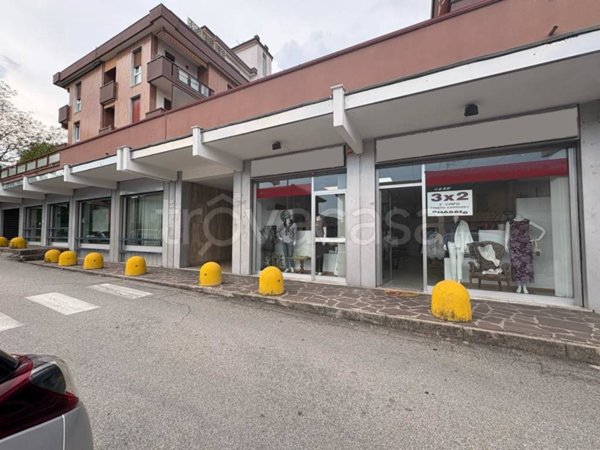 negozio in vendita a Lurate Caccivio