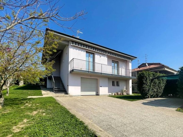 casa indipendente in vendita a Lurate Caccivio in zona Castello