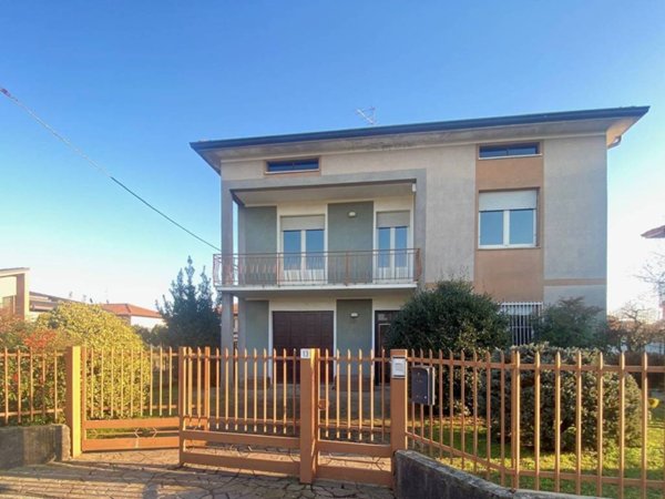 casa indipendente in vendita a Lurate Caccivio
