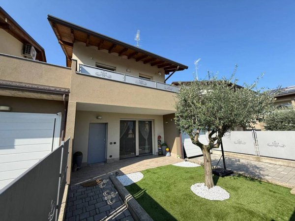 casa indipendente in vendita a Lurate Caccivio