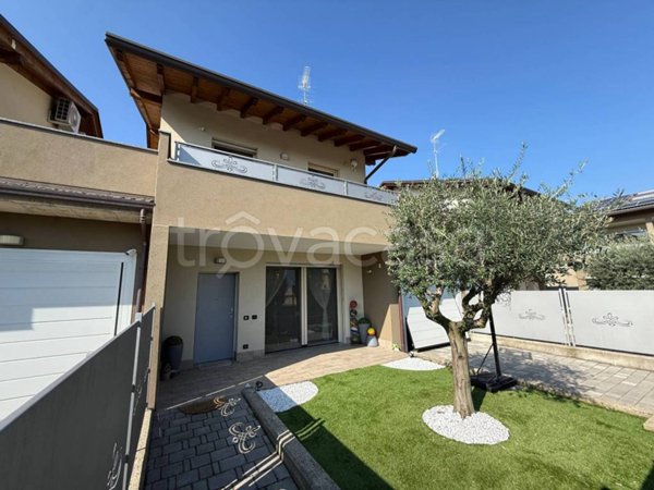 casa indipendente in vendita a Lurate Caccivio