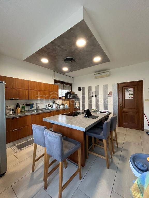 appartamento in vendita a Lurate Caccivio