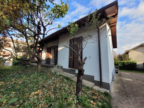 casa indipendente in vendita a Lurate Caccivio