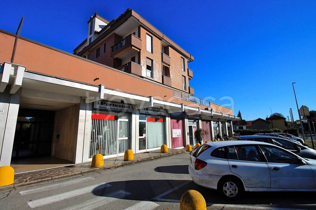 negozio in vendita a Lurate Caccivio