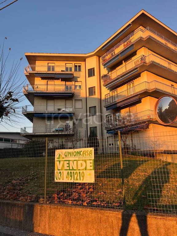 appartamento in vendita a Lurate Caccivio