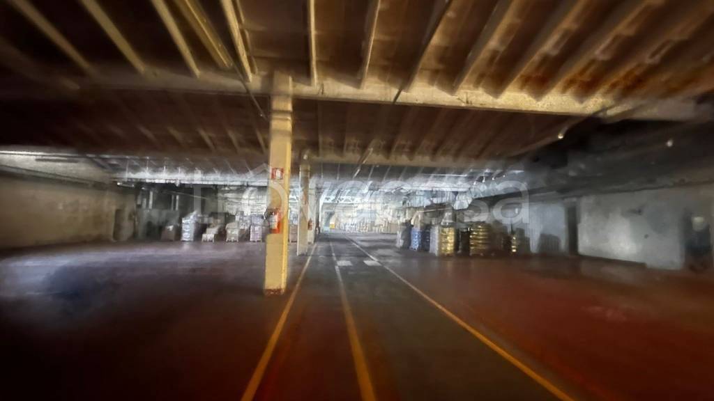 locale commerciale in vendita a Lurate Caccivio