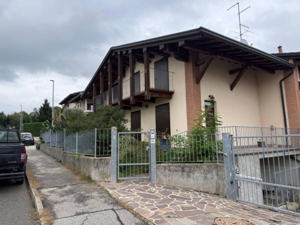 casa indipendente in vendita a Lurate Caccivio