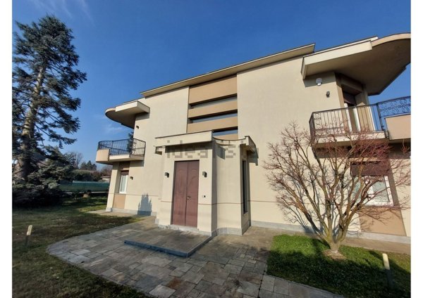 casa indipendente in vendita a Lurate Caccivio