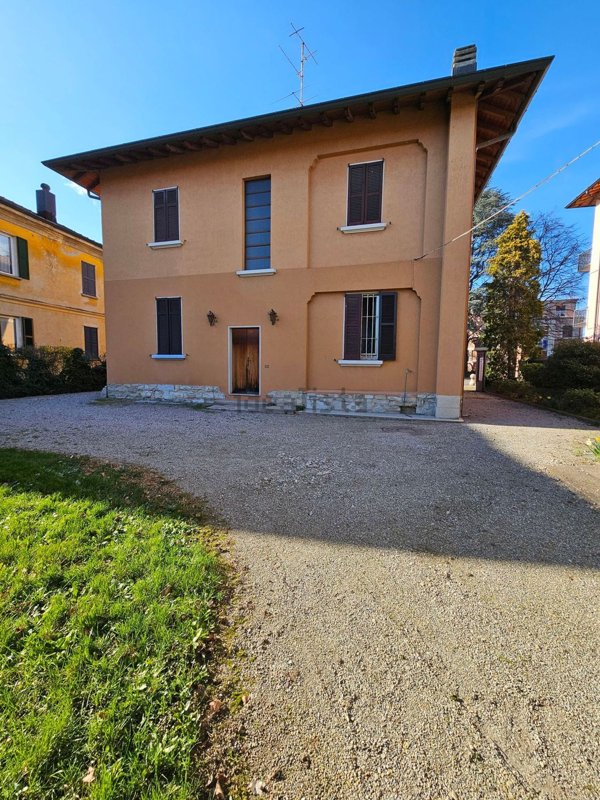 casa indipendente in vendita a Lurate Caccivio in zona Castello