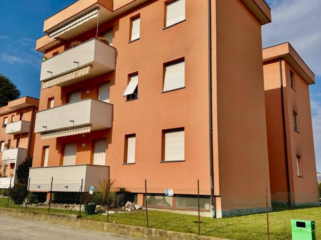appartamento in vendita a Lurate Caccivio