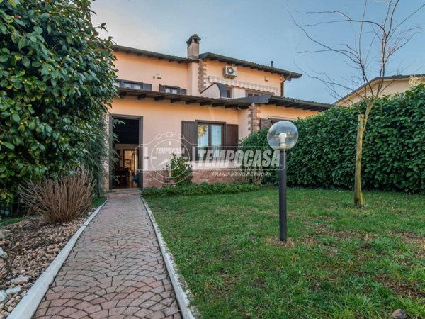 casa indipendente in vendita a Lurate Caccivio