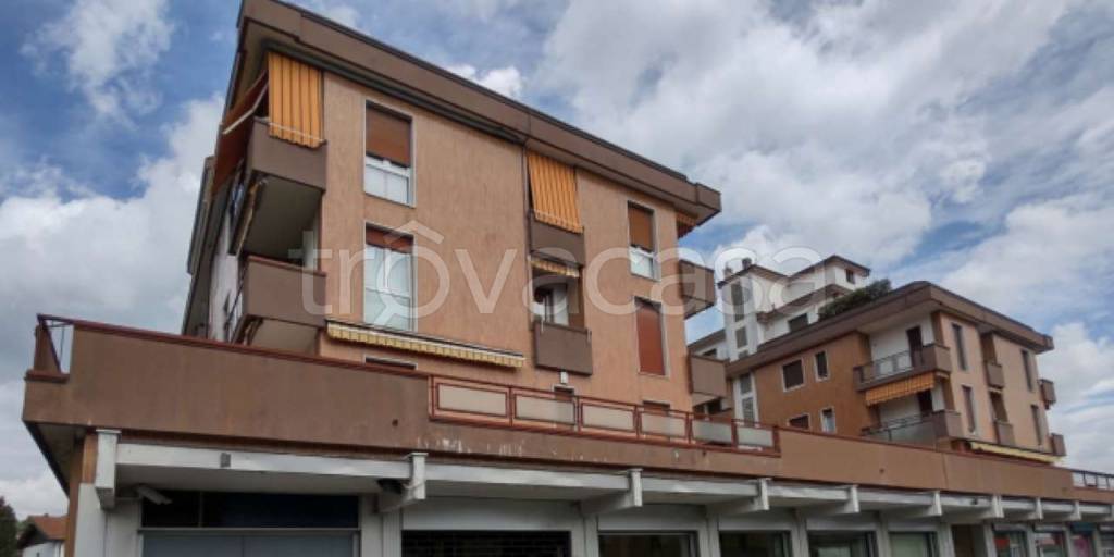 negozio in vendita a Lurate Caccivio