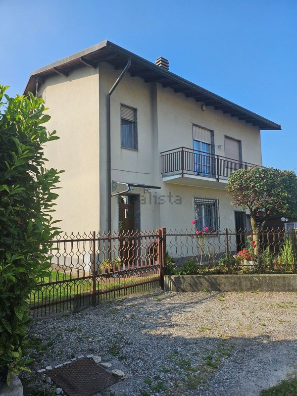 casa indipendente in vendita a Lurate Caccivio