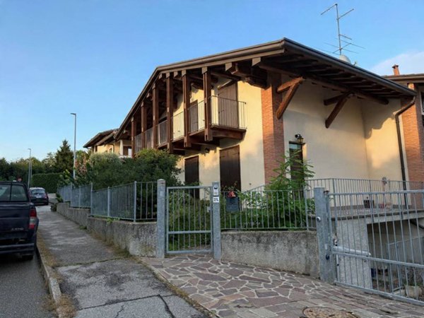 casa indipendente in vendita a Lurate Caccivio