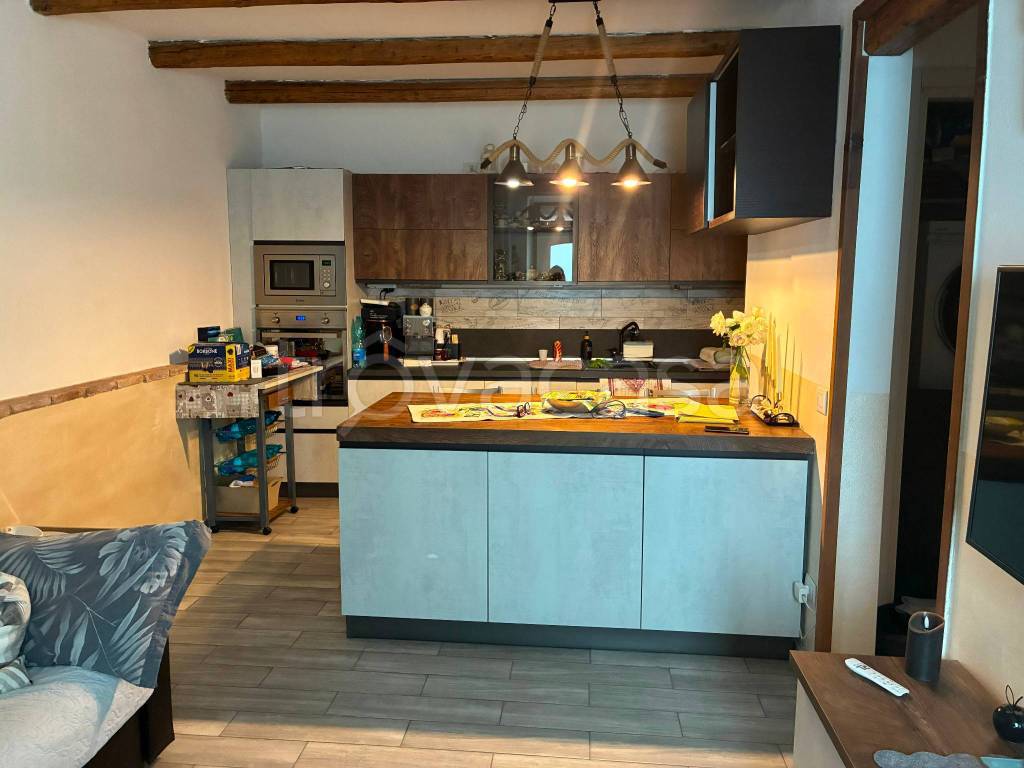 appartamento in vendita a Lurate Caccivio in zona Caccivio