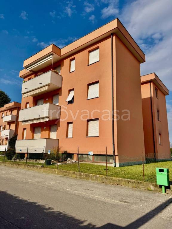 appartamento in vendita a Lurate Caccivio in zona Caccivio