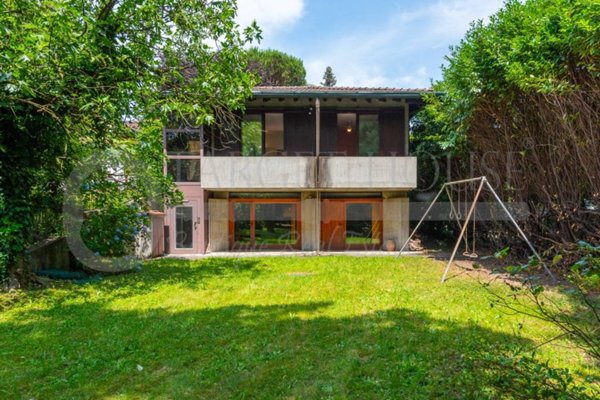 casa indipendente in vendita a Lurate Caccivio in zona Caccivio