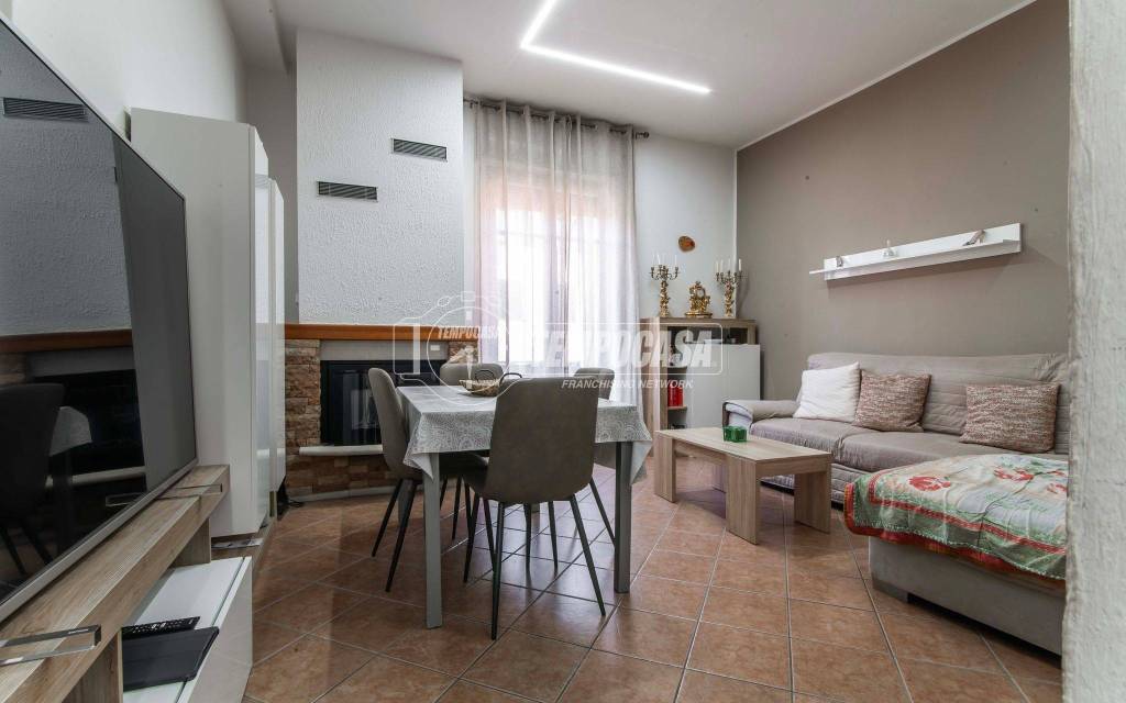 casa indipendente in vendita a Lurate Caccivio in zona Castello