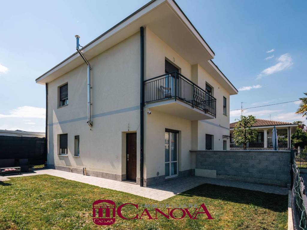 appartamento in vendita a Lurate Caccivio in zona Castello