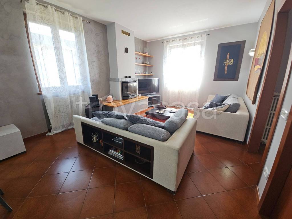 casa indipendente in vendita a Lurate Caccivio