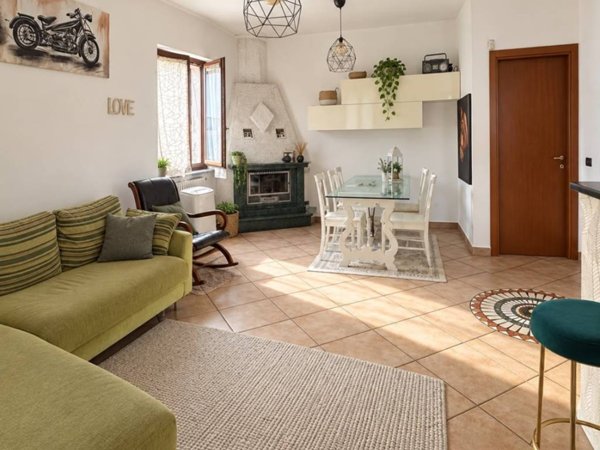 casa indipendente in vendita a Lurate Caccivio in zona Castello