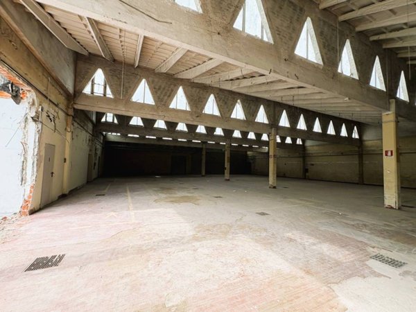 locale commerciale in vendita a Lurate Caccivio in zona Caccivio