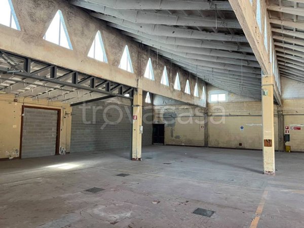 locale commerciale in vendita a Lurate Caccivio in zona Caccivio