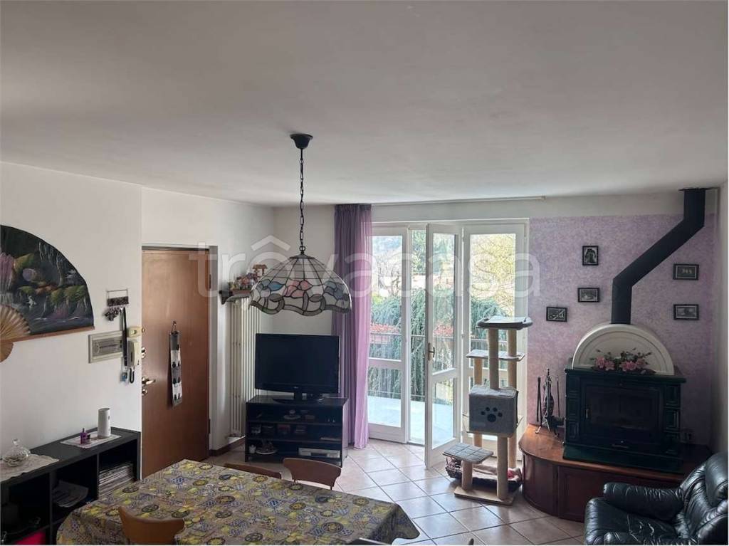 casa indipendente in vendita a Magreglio
