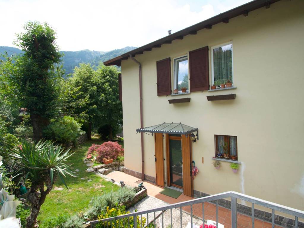 casa indipendente in vendita a Magreglio