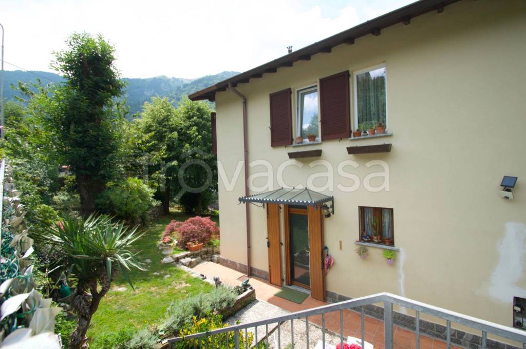 casa indipendente in vendita a Magreglio