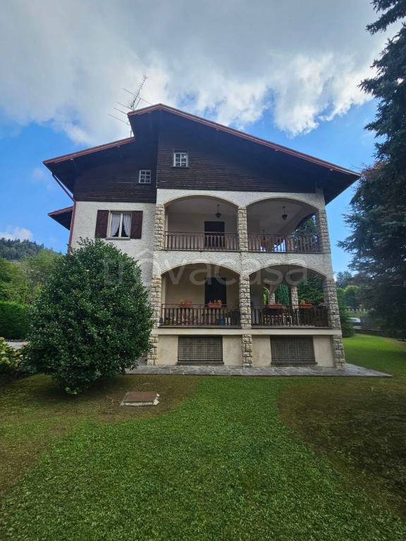 casa indipendente in vendita a Magreglio