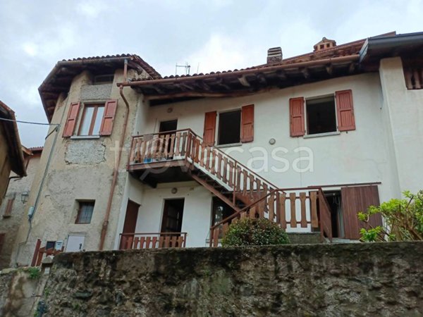 casa indipendente in vendita a Magreglio