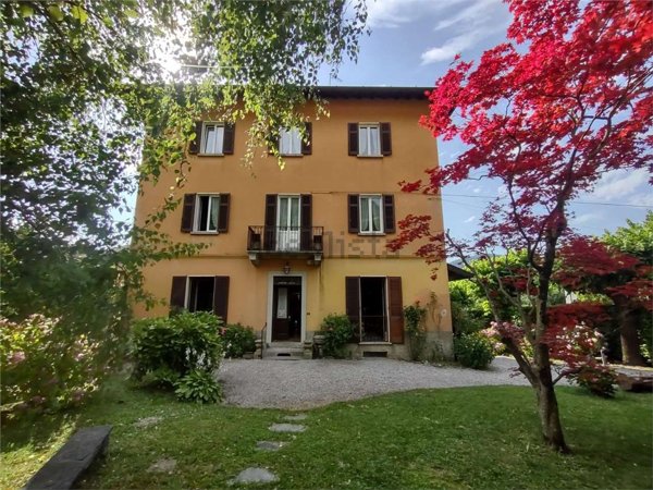 casa indipendente in vendita a Magreglio