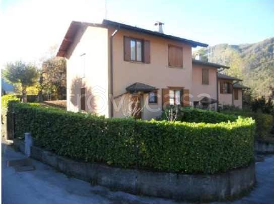 casa indipendente in vendita a Magreglio