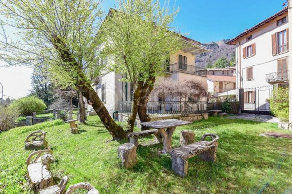 casa indipendente in vendita a Magreglio